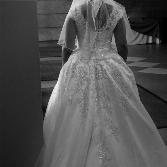 Allure Bridals Ivory Wedding Dress (Style 2513) - Picture 2 of 8